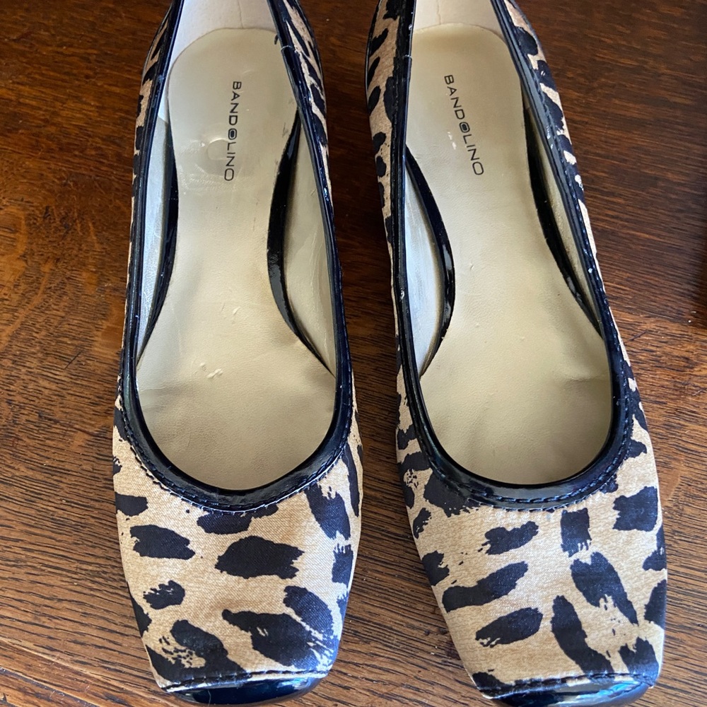 NWOT BANDALINO ANIMAL FLATS - Picture 7 of 7